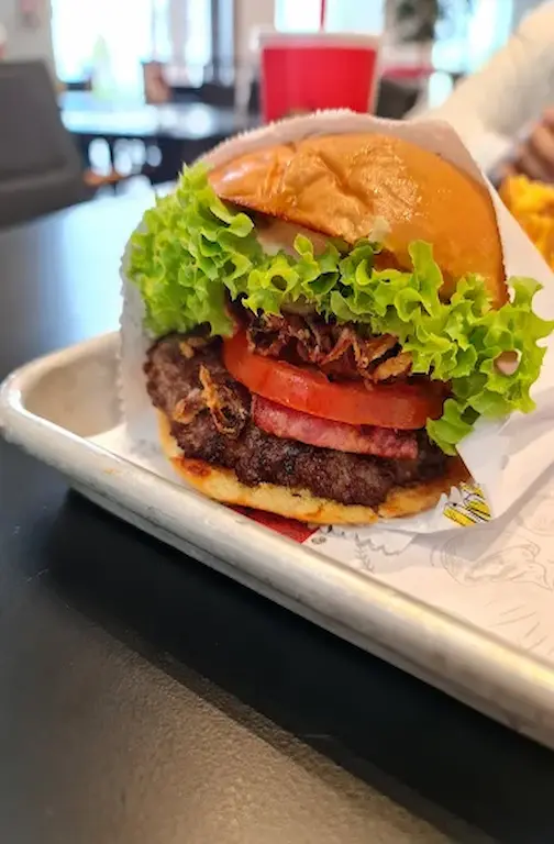Czn Burak Burger - Dubai Hills Mall Czn Burak Burger Restaurant Burger Dubai Hills Mall