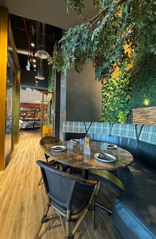 Hurricane’s Grill - Downtown Dubai Hurricane’s Gril Interior Dubai Mall