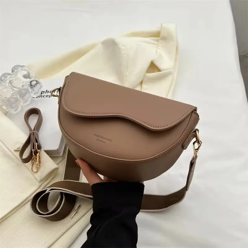 Luxury Handbag Fashion Print Large Capacity Soft Leather Women Shoulder Crossbody Bag Leisure Designer Ladies Purses and Handbag Luxury Handbag Fashion Print Large Capacity Soft Leather Women Shoulder Crossbody Bag Leisure Designer Ladies Purses and Handbag - Image 38