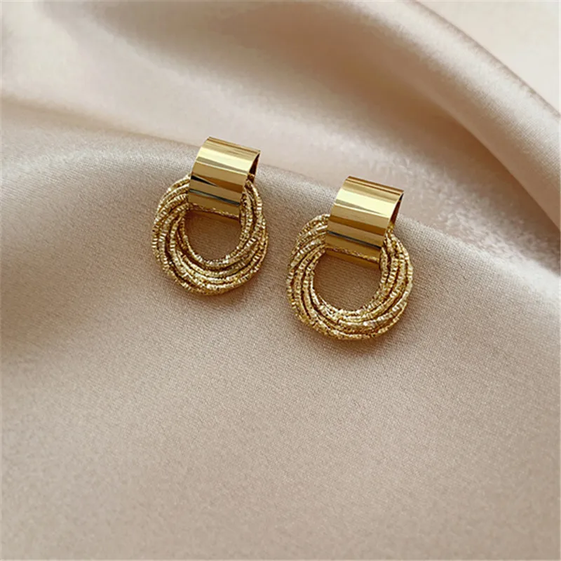 Trendy Korean Minimalist Statement Clip Earrings Jewelry Elegant Gold Color Goemtric Clip Earrings Without Piercing for Women Trendy Korean Minimalist Statement Clip Earrings Jewelry Elegant Gold Color Goemtric Clip Earrings Without Piercing for Women - Image 14