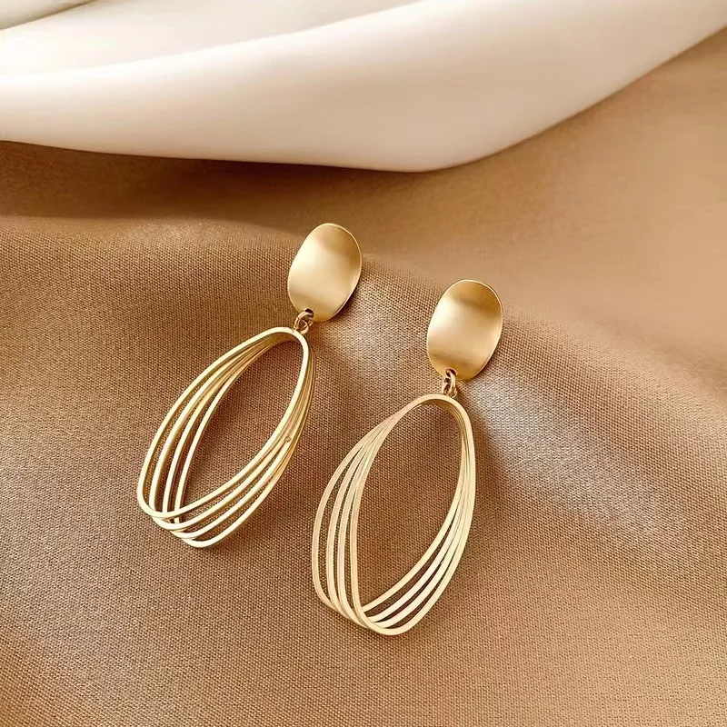 Trendy Korean Minimalist Statement Clip Earrings Jewelry Elegant Gold Color Goemtric Clip Earrings Without Piercing for Women Trendy Korean Minimalist Statement Clip Earrings Jewelry Elegant Gold Color Goemtric Clip Earrings Without Piercing for Women