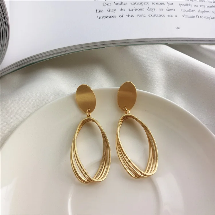 Trendy Korean Minimalist Statement Clip Earrings Jewelry Elegant Gold Color Goemtric Clip Earrings Without Piercing for Women Trendy Korean Minimalist Statement Clip Earrings Jewelry Elegant Gold Color Goemtric Clip Earrings Without Piercing for Women - Image 3