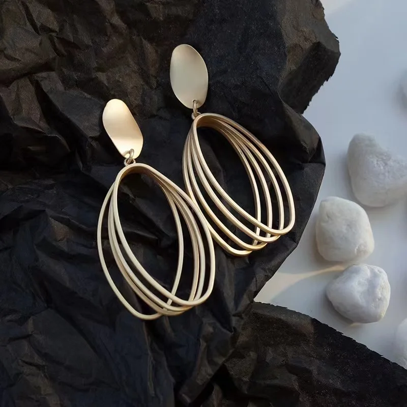 Trendy Korean Minimalist Statement Clip Earrings Jewelry Elegant Gold Color Goemtric Clip Earrings Without Piercing for Women Trendy Korean Minimalist Statement Clip Earrings Jewelry Elegant Gold Color Goemtric Clip Earrings Without Piercing for Women - Image 4