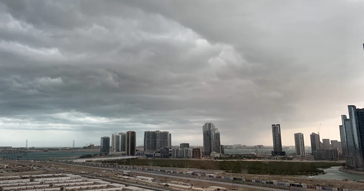 UAE Weather Heat Dust Rough Seas Expected