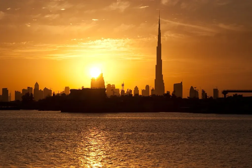 UAE Braces for 46°C Heat Amid Dusty Skies and Rough Weather